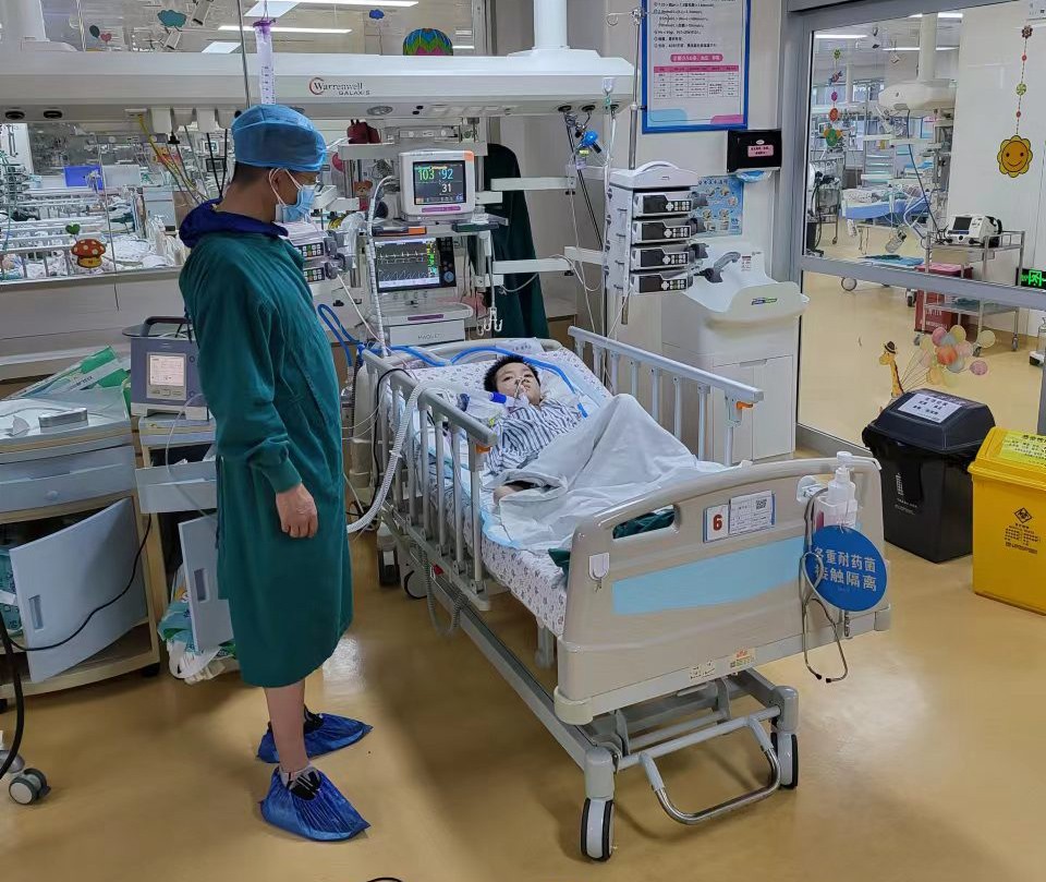 绥江县跨省救护车出租公司